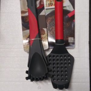 skillet slingers and pasta tongs